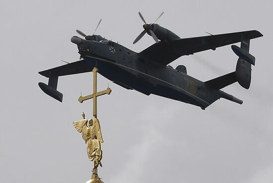 Репетиция воздушного парада в честь Дня ВМФ в Санкт-Петербурге