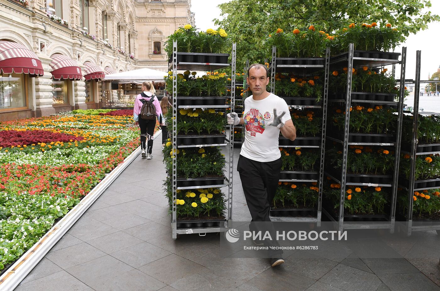 Фестиваль цветов в ГУМе 