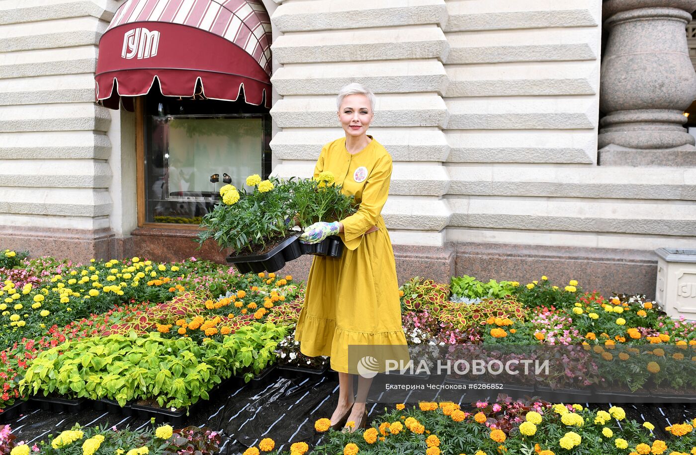 Фестиваль цветов в ГУМе 