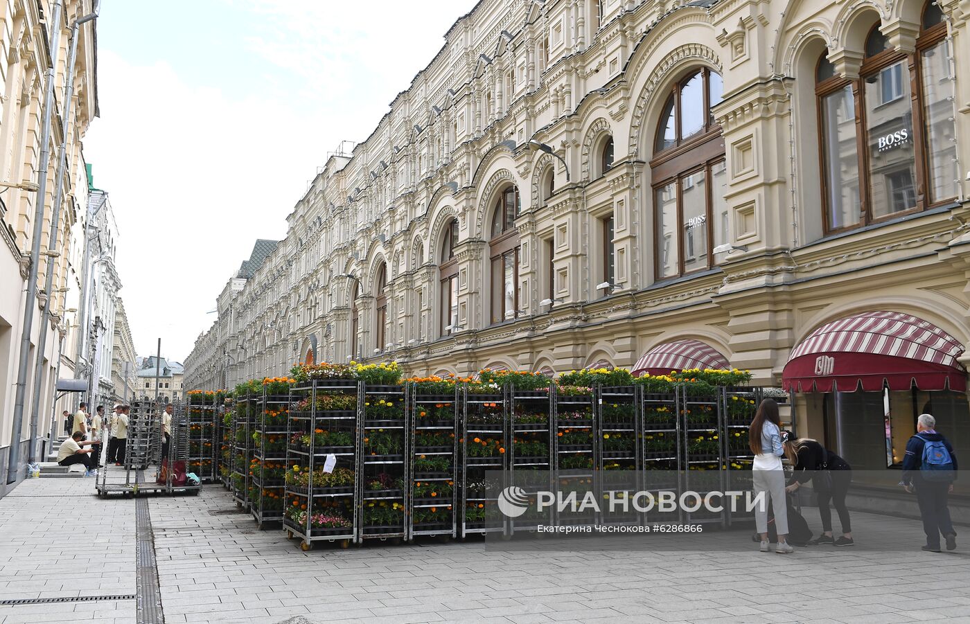 Фестиваль цветов в ГУМе 