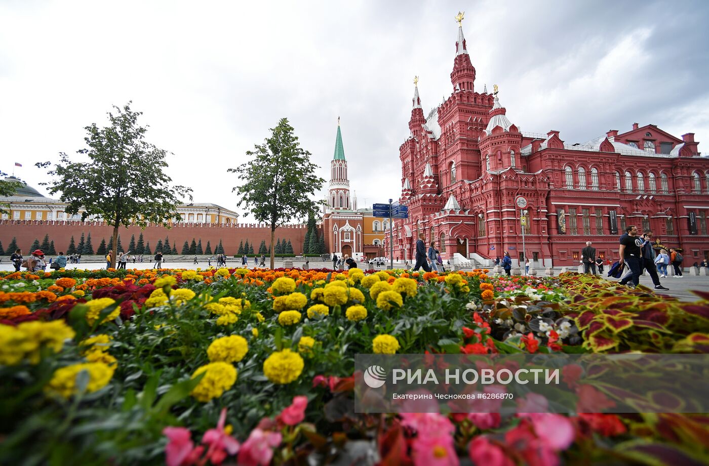 Фестиваль цветов в ГУМе 