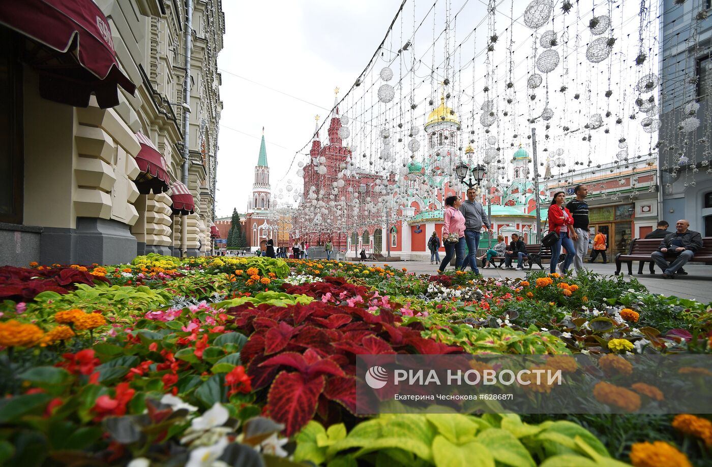 Фестиваль цветов в ГУМе 