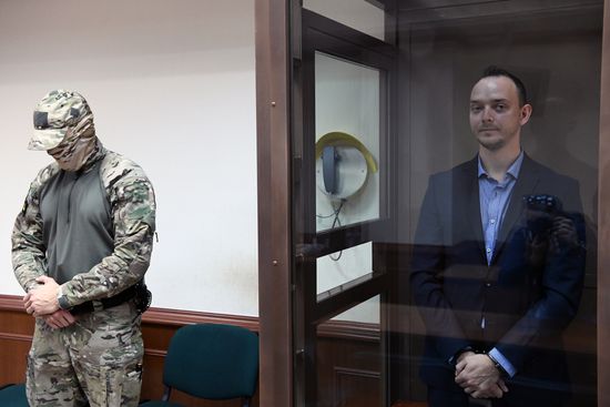 Рассмотрение жалобы на арест подозреваемого в госизмене И. Сафронова