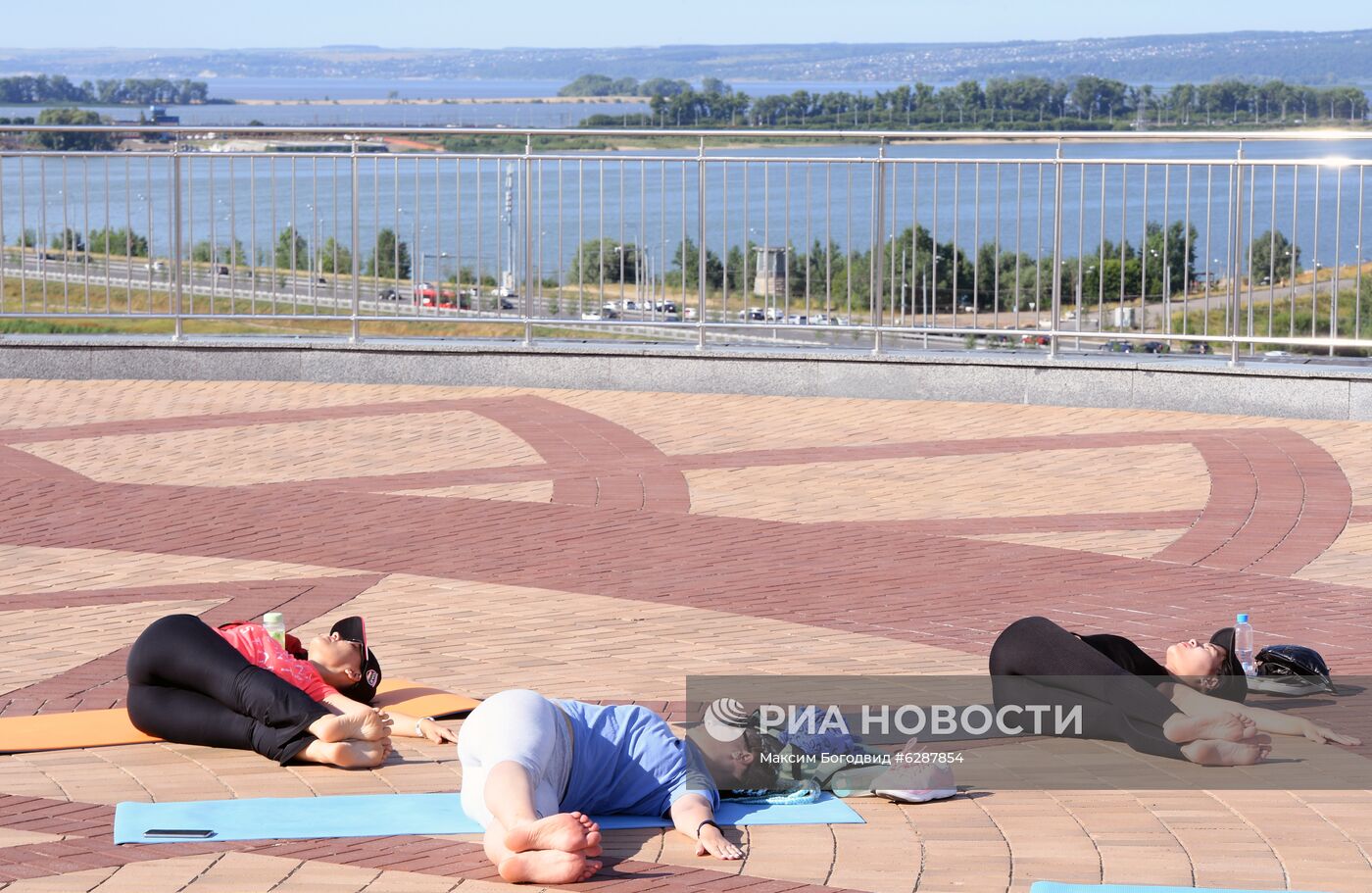 Утренние занятия по йоге и дыхательной гимнастике в Казани