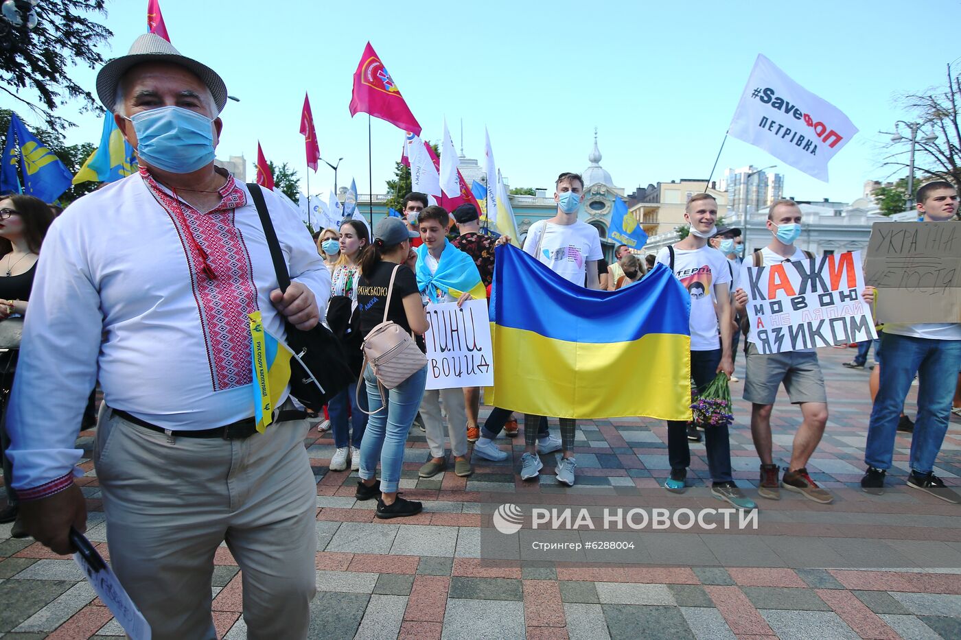 Рассмотрение Радой Украины закона о русском языке