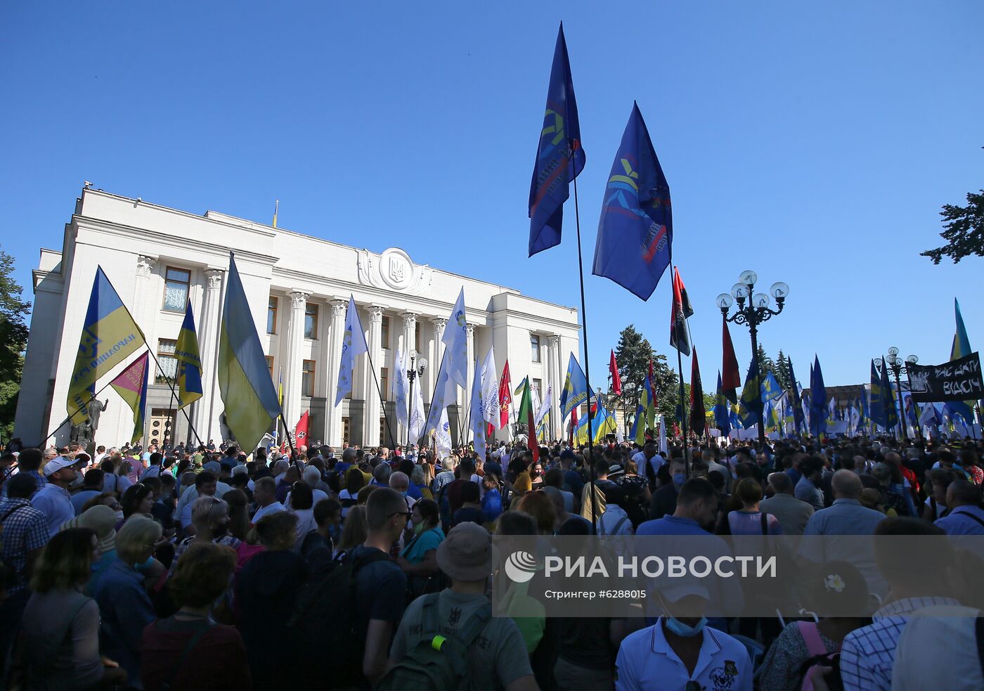 Рассмотрение Радой Украины закона о русском языке