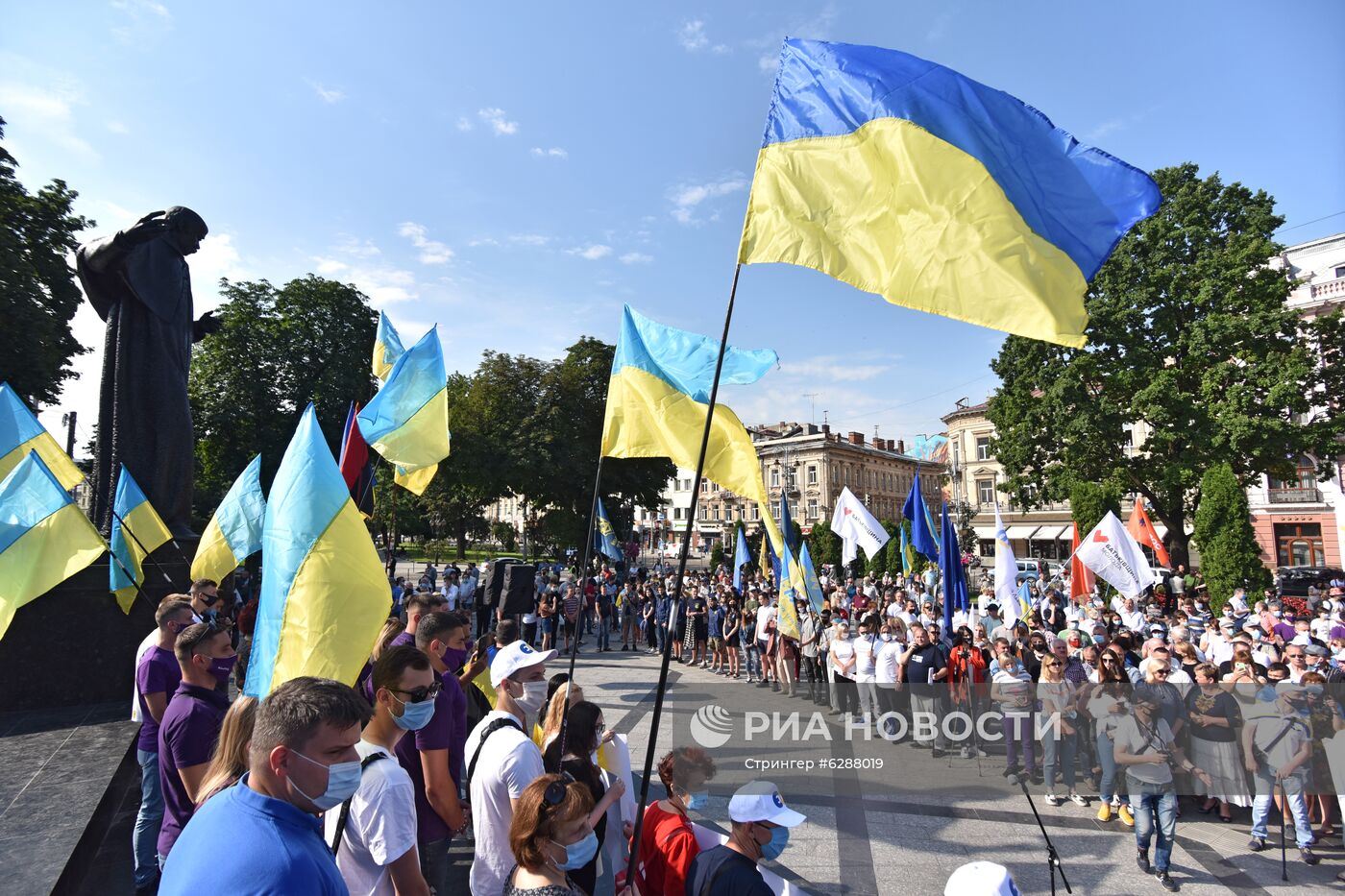 Рассмотрение Радой Украины закона о русском языке