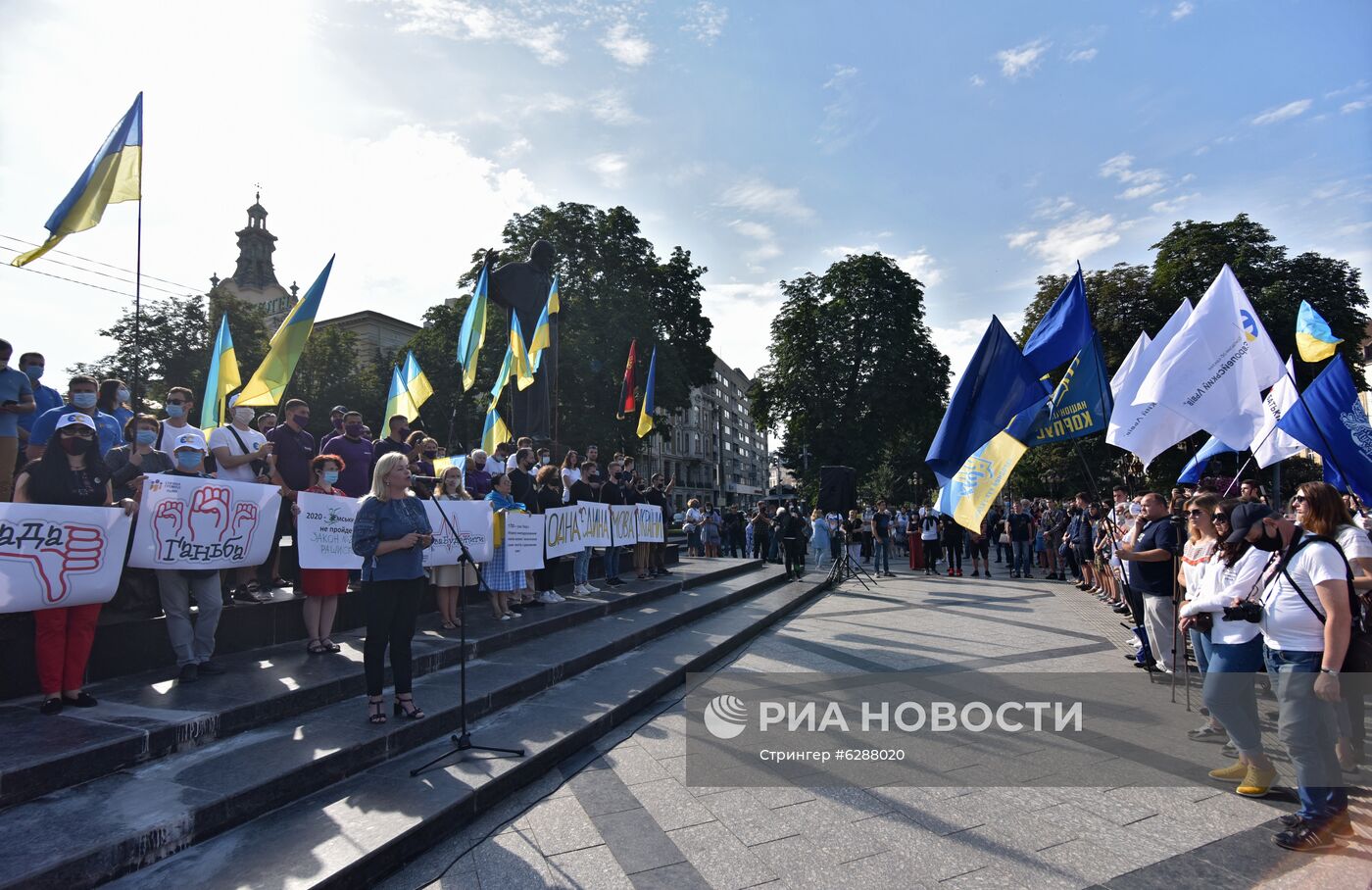 Рассмотрение Радой Украины закона о русском языке