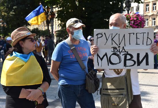 Рассмотрение Радой Украины закона о русском языке