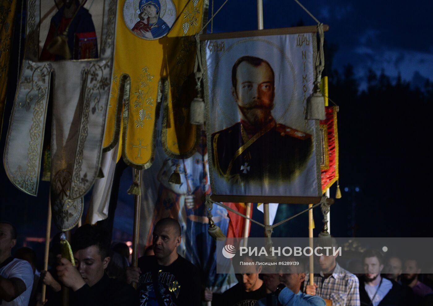 Альтернативный крестный ход, организованный лишенным сана схиигуменом Сергием