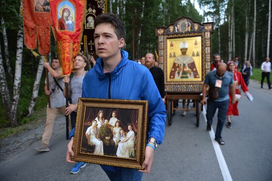 Крестный ход памяти святых царственных страстотерпцев Николая II и его семьи