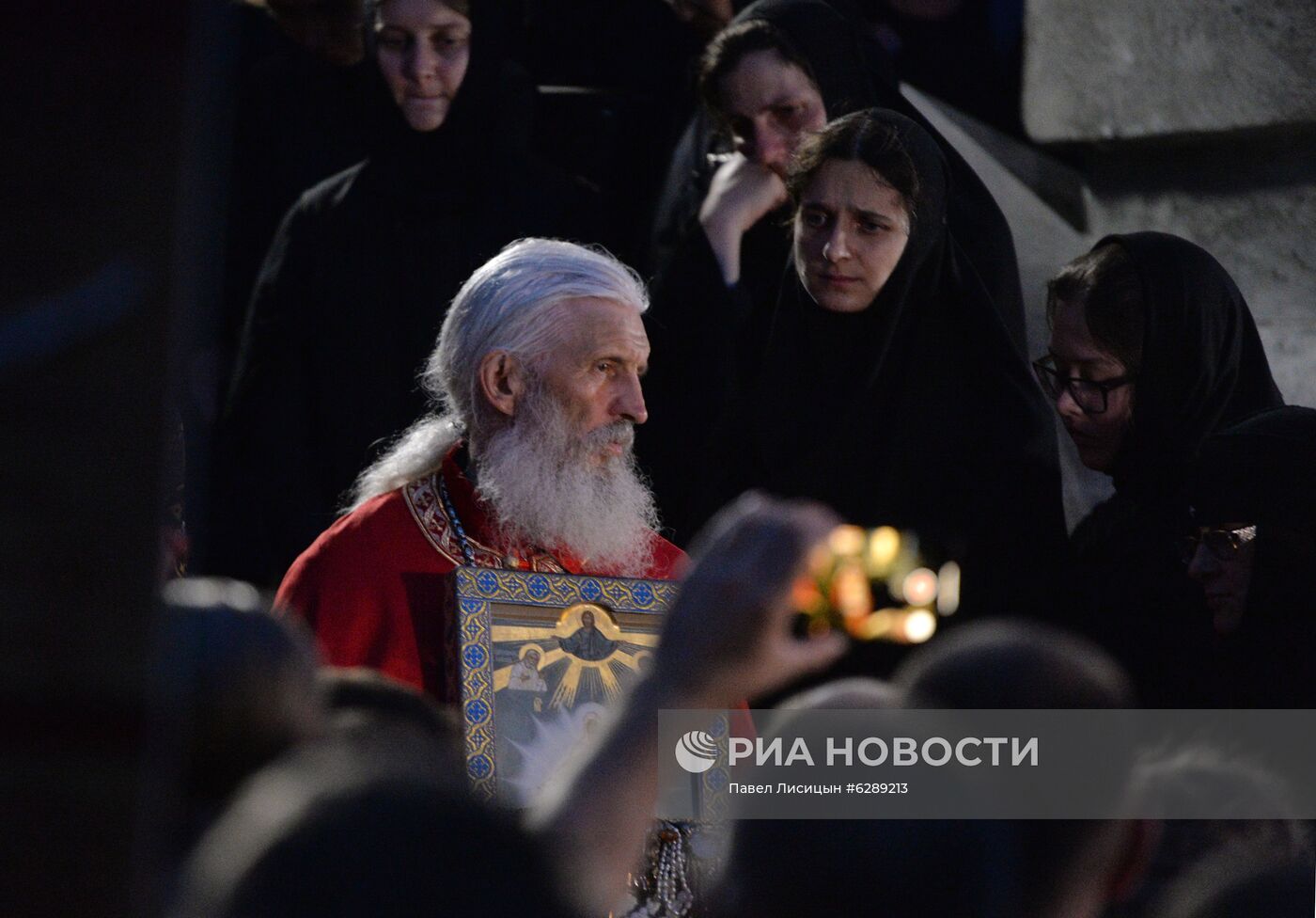 Альтернативный крестный ход, организованный лишенным сана схиигуменом Сергием