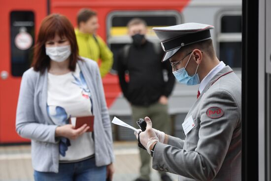 Первый рейс скоростного поезда "Ласточка" из Москвы в Кострому