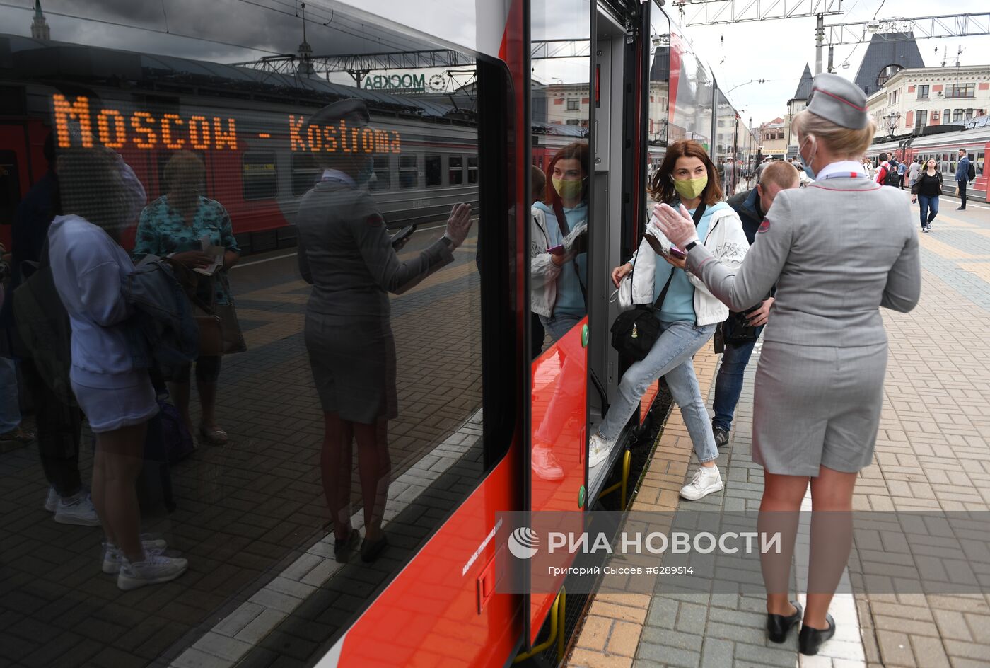 Первый рейс скоростного поезда "Ласточка" из Москвы в Кострому