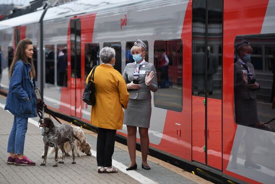 Первый рейс скоростного поезда "Ласточка" из Москвы в Кострому