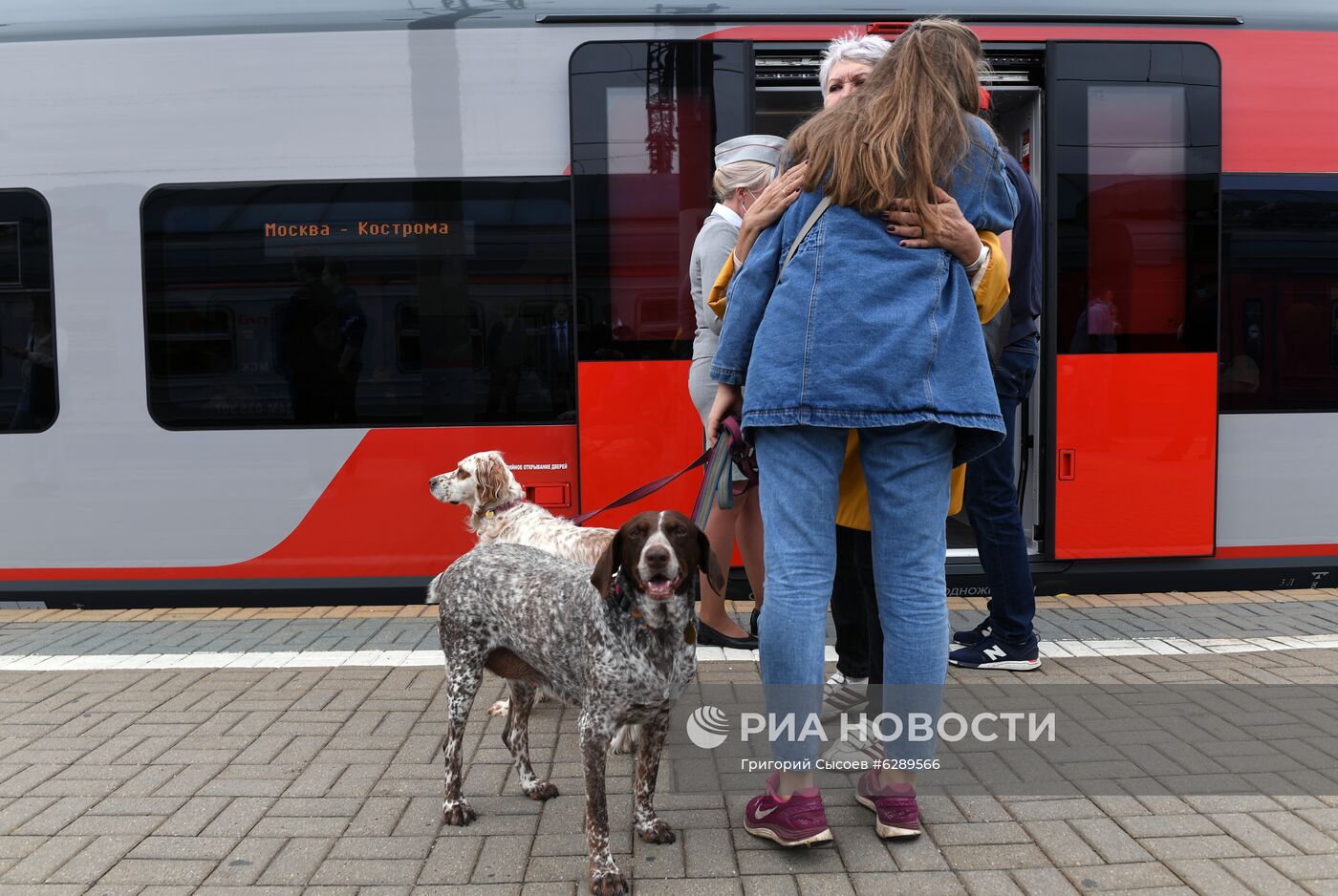 Первый рейс скоростного поезда "Ласточка" из Москвы в Кострому