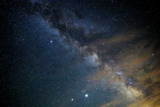 Комета NeoWise в небе над Краснодарским краем