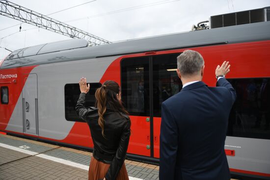 Первый рейс скоростного поезда "Ласточка" из Москвы в Кострому