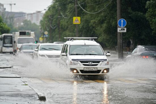 Ливень в Ростове-на-Дону вызвал сильные подтопления