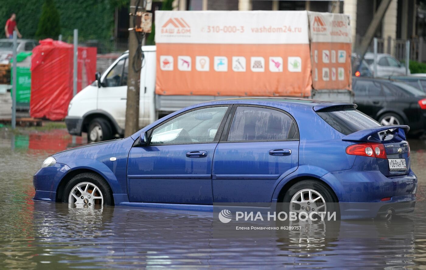 Ливень в Ростове-на-Дону вызвал сильные подтопления