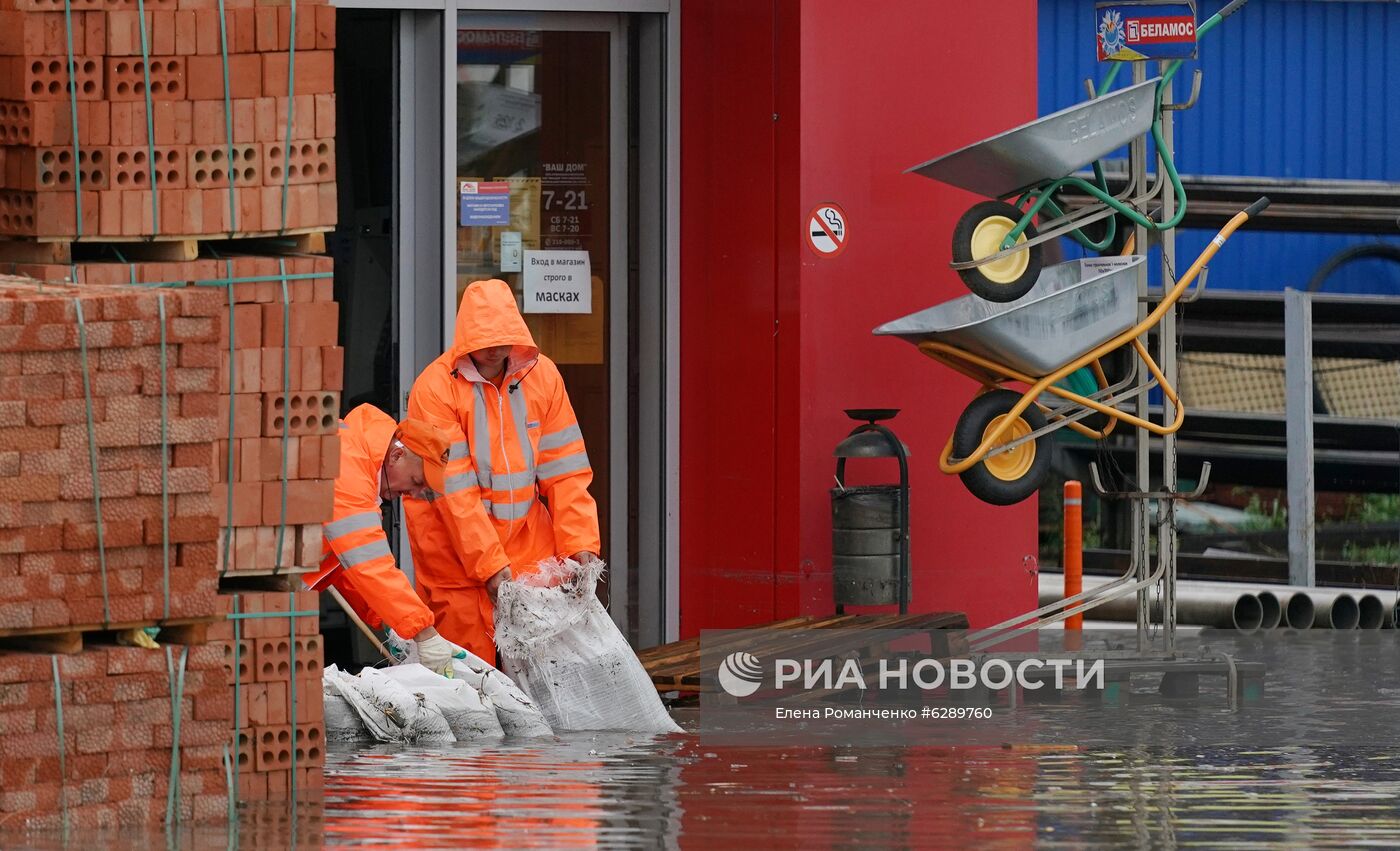 Ливень в Ростове-на-Дону вызвал сильные подтопления