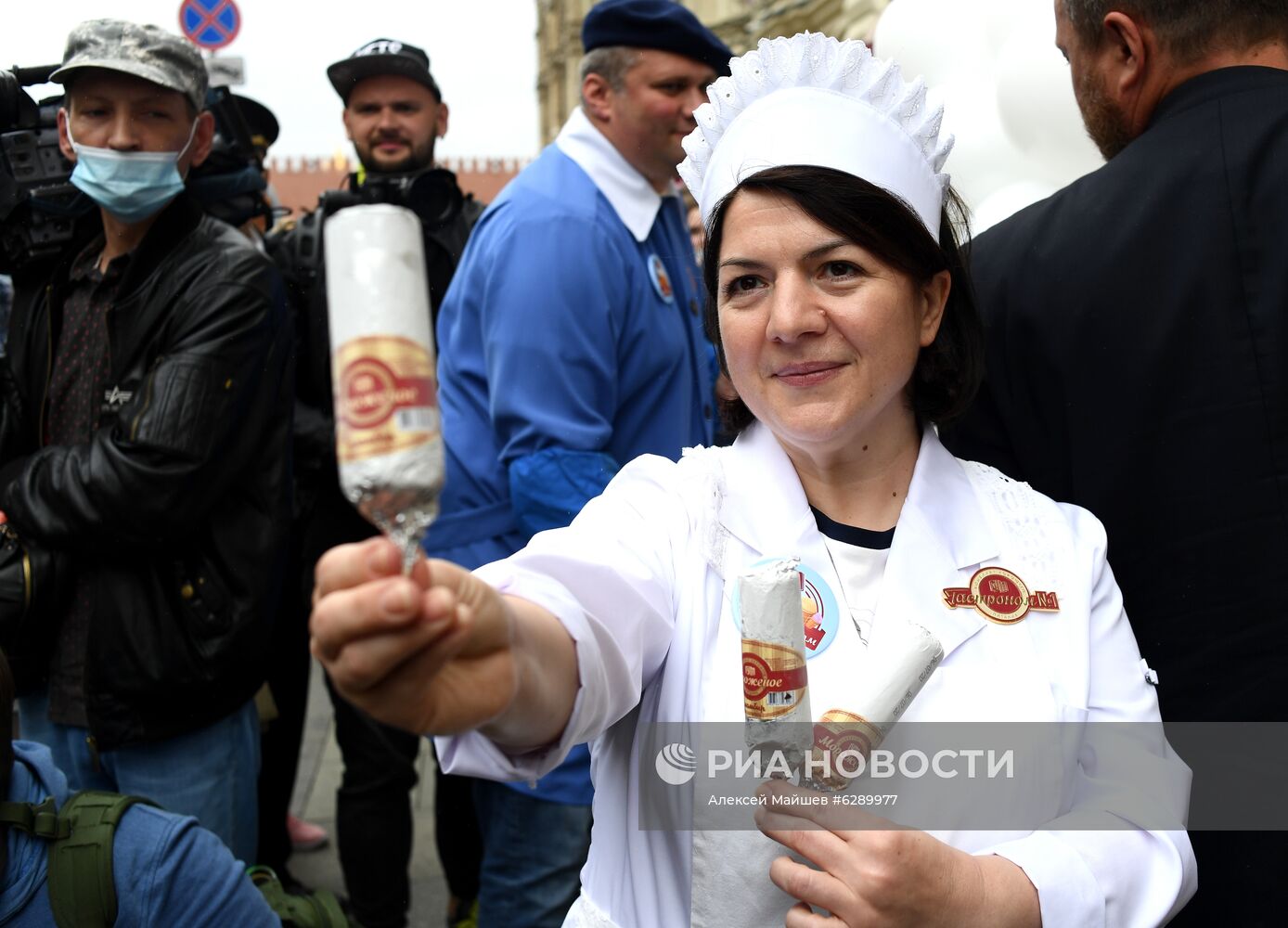 Благотворительное мероприятие "ГУМ-мороженое медикам!"