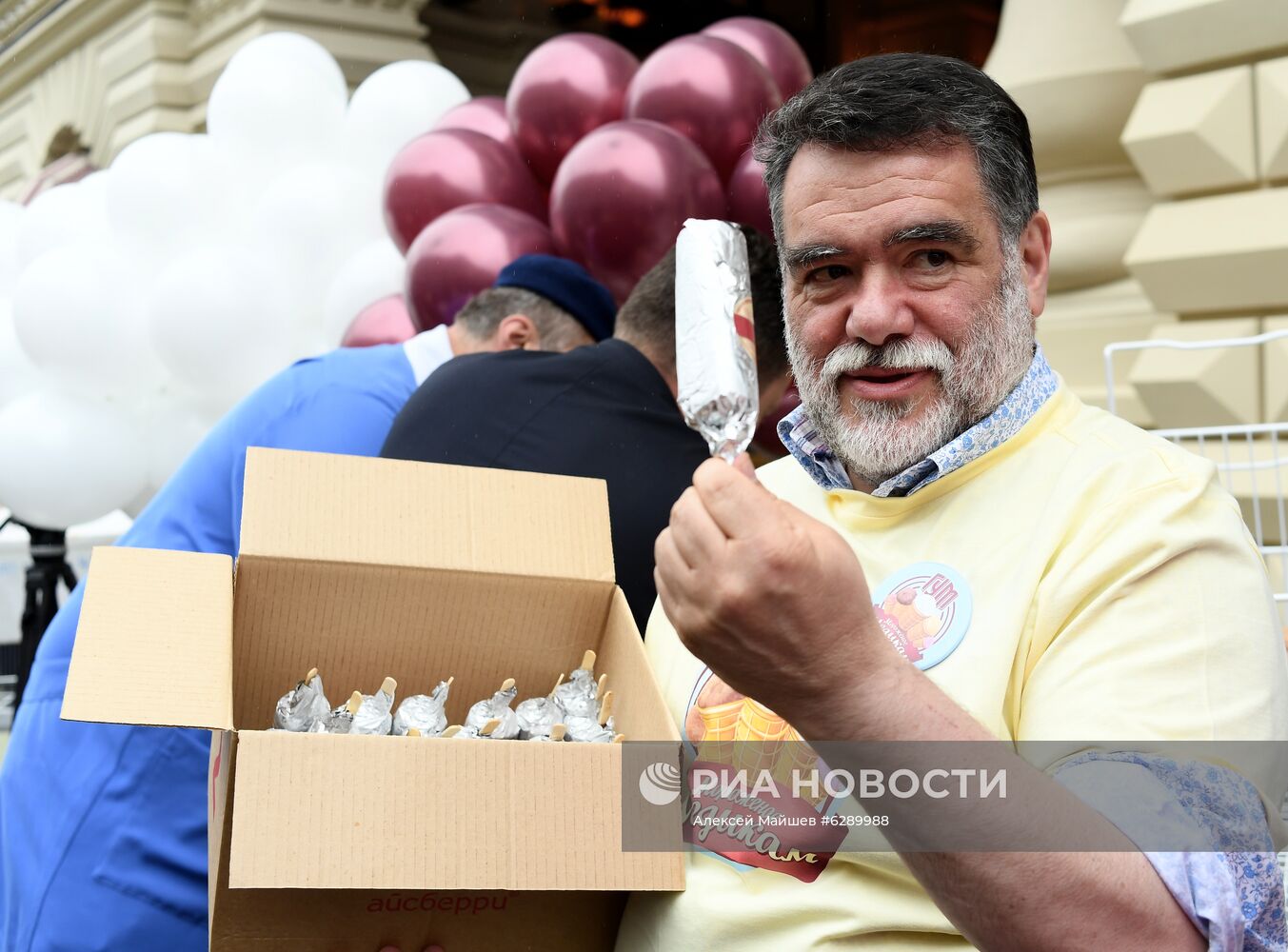 Благотворительное мероприятие "ГУМ-мороженое медикам!"