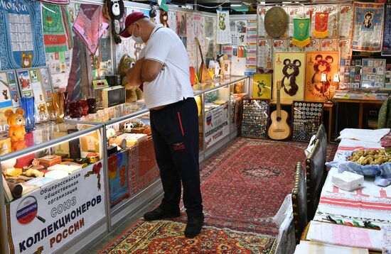 Выставка коллекции предметов, связанных с Олимпийскими играми 1980 года в Москве