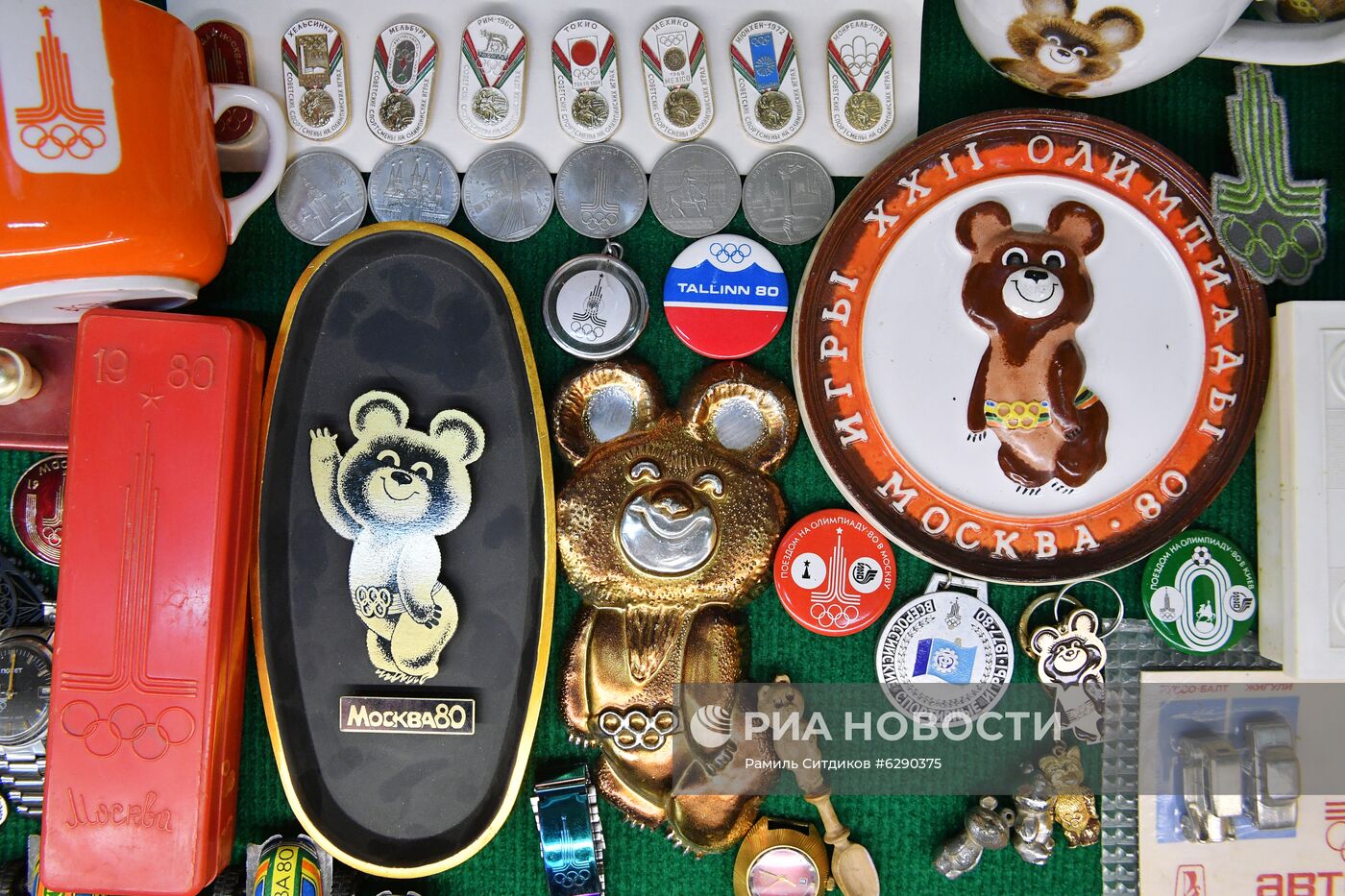 Выставка коллекции предметов, связанных с Олимпийскими играми 1980 года в Москве