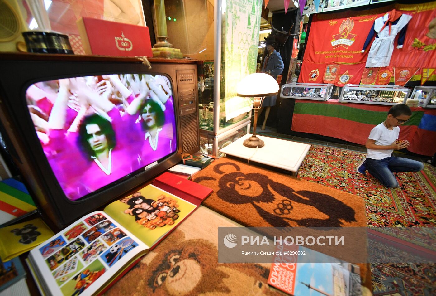 Выставка коллекции предметов, связанных с Олимпийскими играми 1980 года в Москве