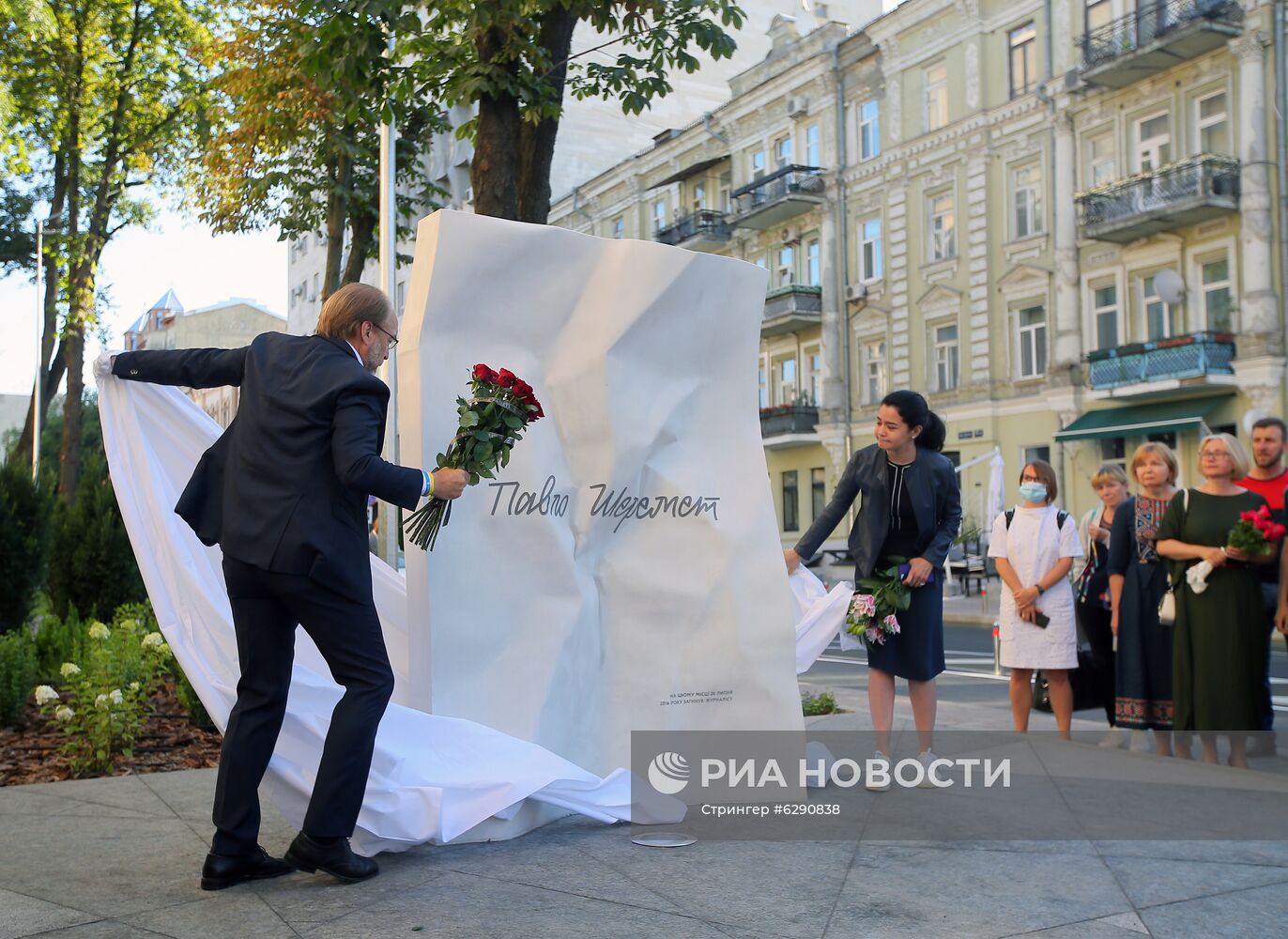 Открытие мемориала в честь убитого журналиста П. Шеремета