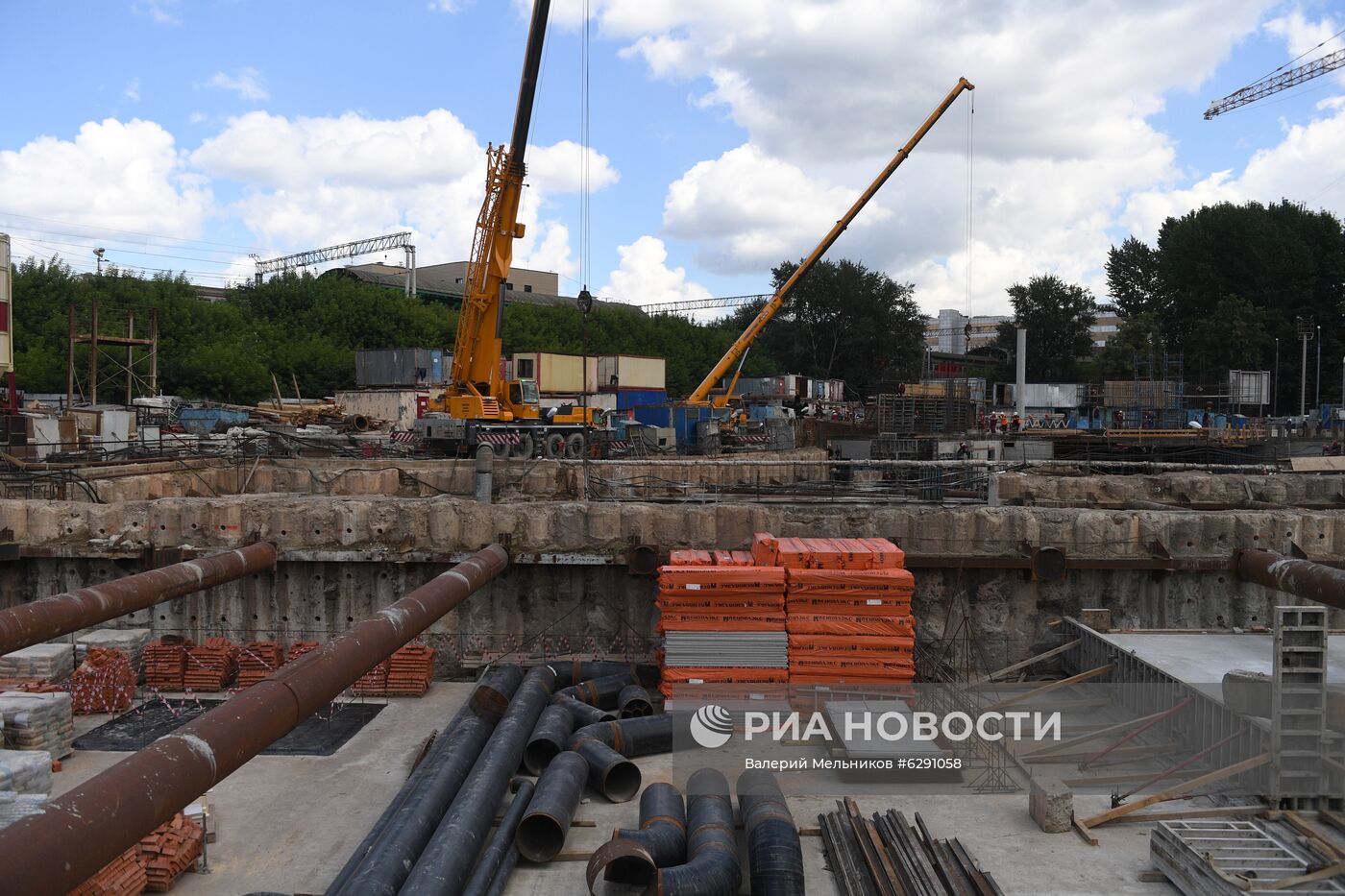 Строительство станции метро "Электрозаводская" 