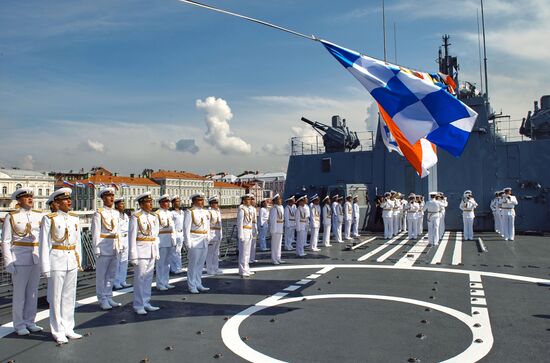 Подъем военно-морского флага на фрегате "Адмирал флота Касатонов" в Санкт-Петербурге