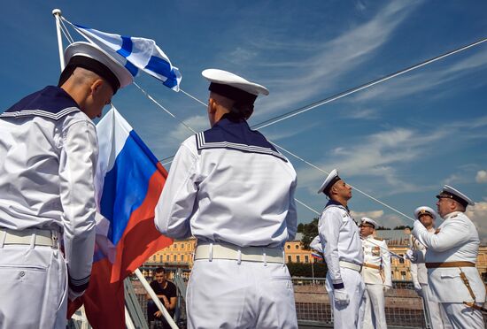 Подъем военно-морского флага на фрегате "Адмирал флота Касатонов" в Санкт-Петербурге