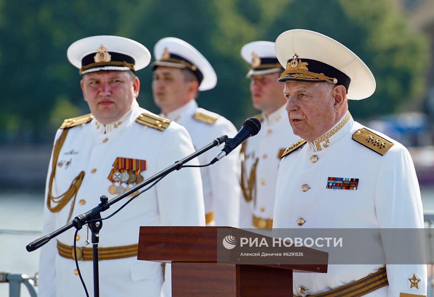 Подъем военно-морского флага на фрегате "Адмирал флота Касатонов" в Санкт-Петербурге