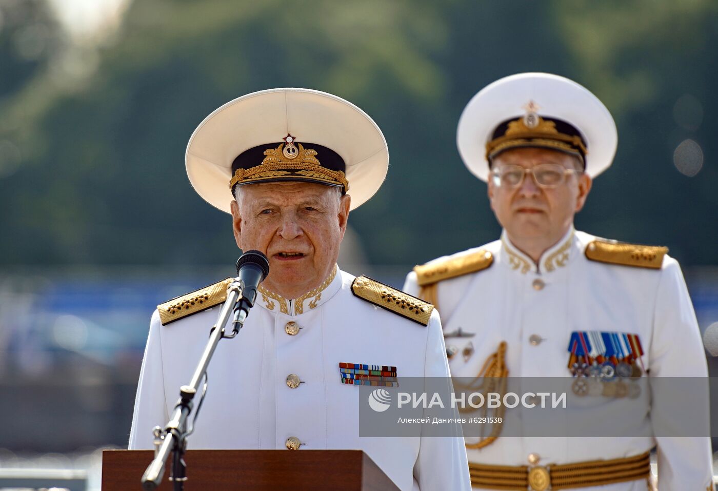 Подъем военно-морского флага на фрегате "Адмирал флота Касатонов" в Санкт-Петербурге