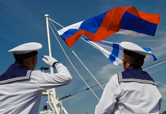 Подъем военно-морского флага на фрегате "Адмирал флота Касатонов" в Санкт-Петербурге