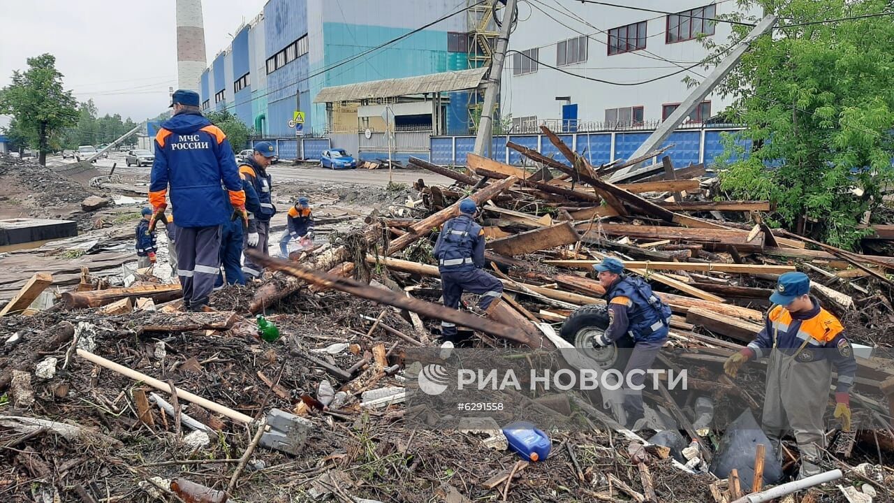 Последствия паводка в городе Нижние Серги