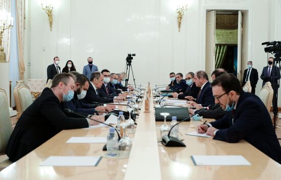 Встреча глав МИД РФ и Алжира С. Лаврова и С. Букадума 