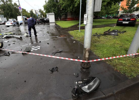 Автомобиль наехал на пешеходов после ДТП в Люблино