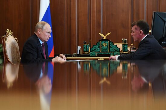Президент РФ В. Путин встретился с главой Пенсионного фонда РФ М. Топилиным 