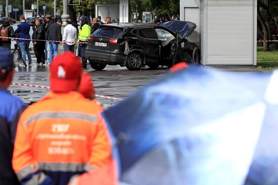 Автомобиль наехал на пешеходов после ДТП в Люблино