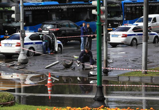 Автомобиль наехал на пешеходов после ДТП в Люблино