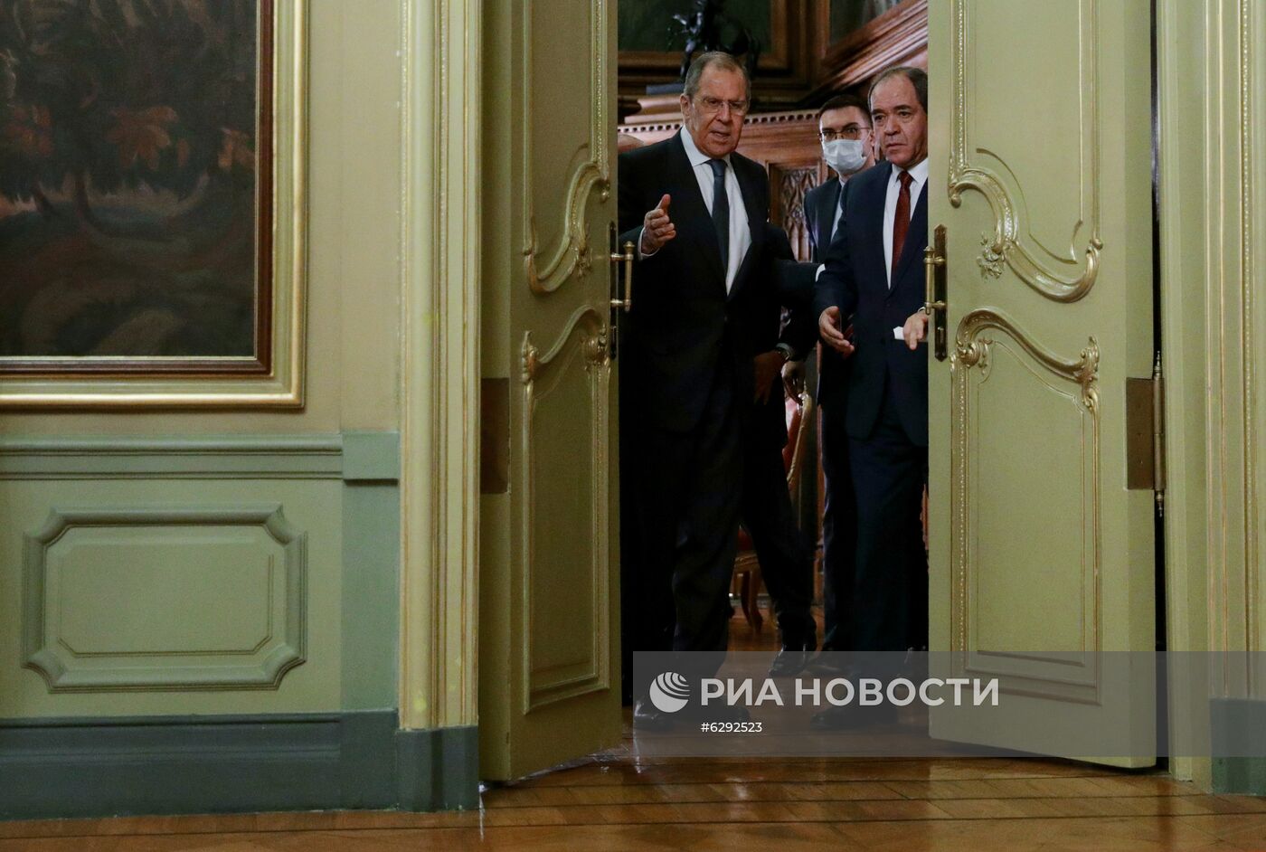 Встреча глав МИД РФ и Алжира С. Лаврова и С. Букадума 