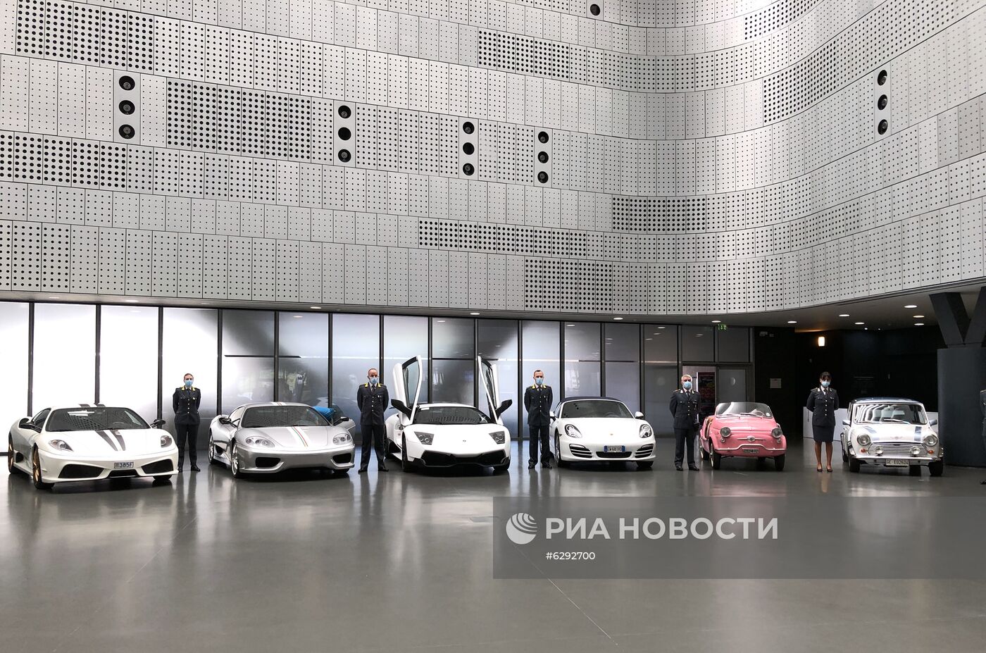 Семнадцать конфискованных автомобилей переданы в Автомобильный музей Турина