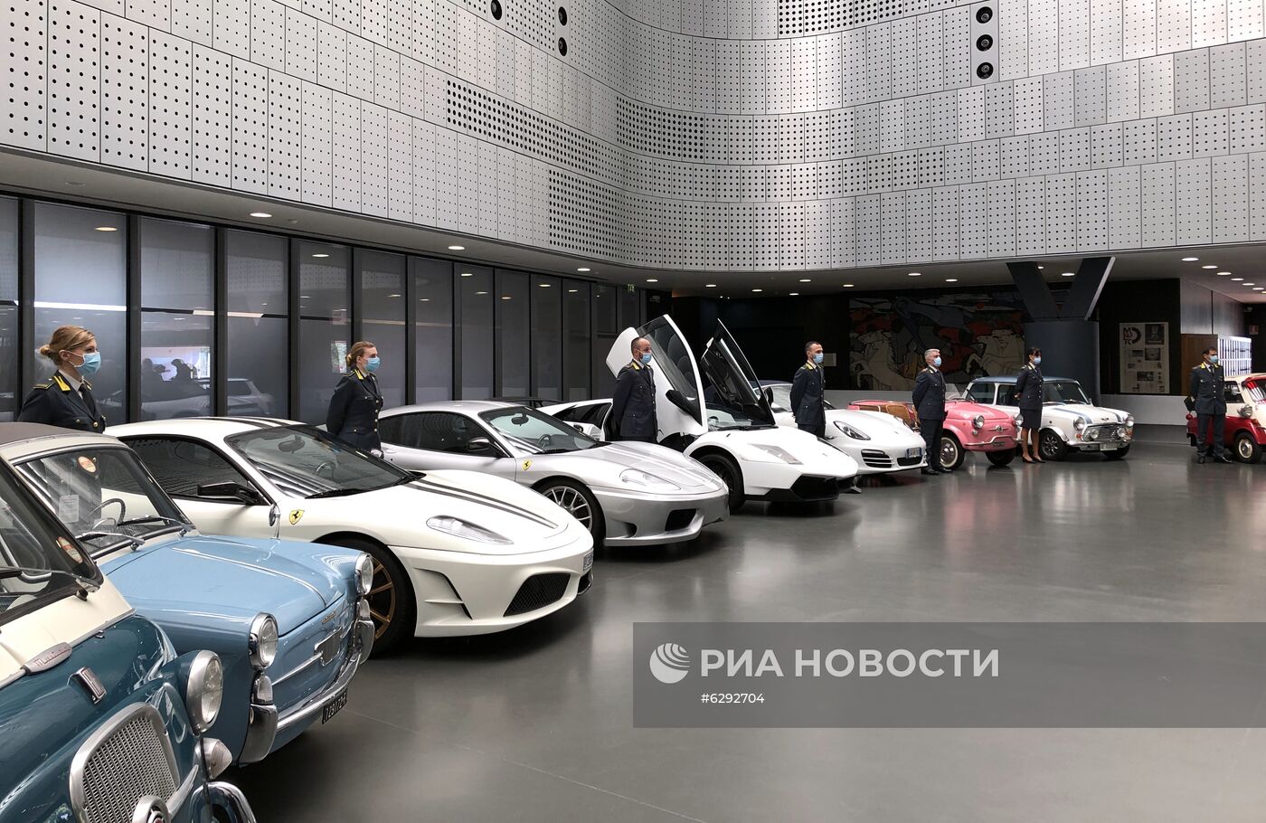 Семнадцать конфискованных автомобилей переданы в Автомобильный музей Турина