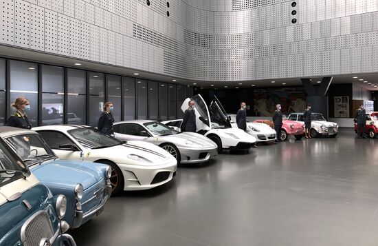 Семнадцать конфискованных автомобилей переданы в Автомобильный музей Турина