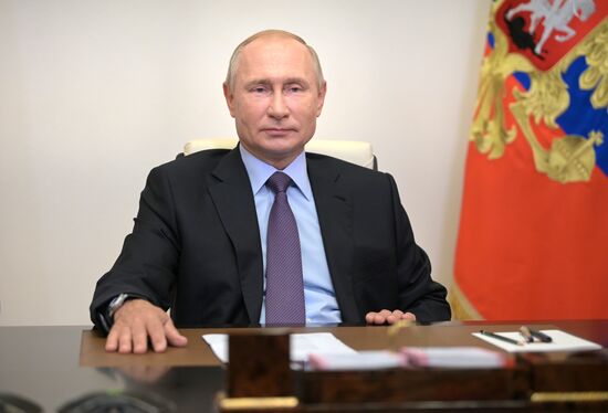 Президент РФ В. Путин дал старт работе комплекса переработки нефти Евро+ на МНПЗ