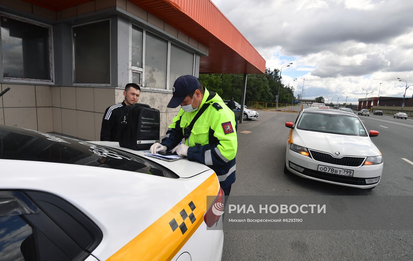 Рейд по проверке такси в Москве