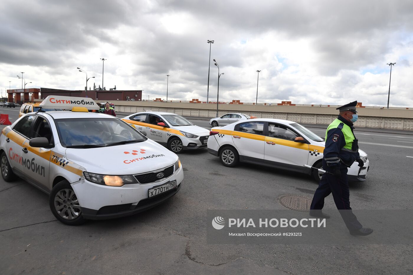 Рейд по проверке такси в Москве